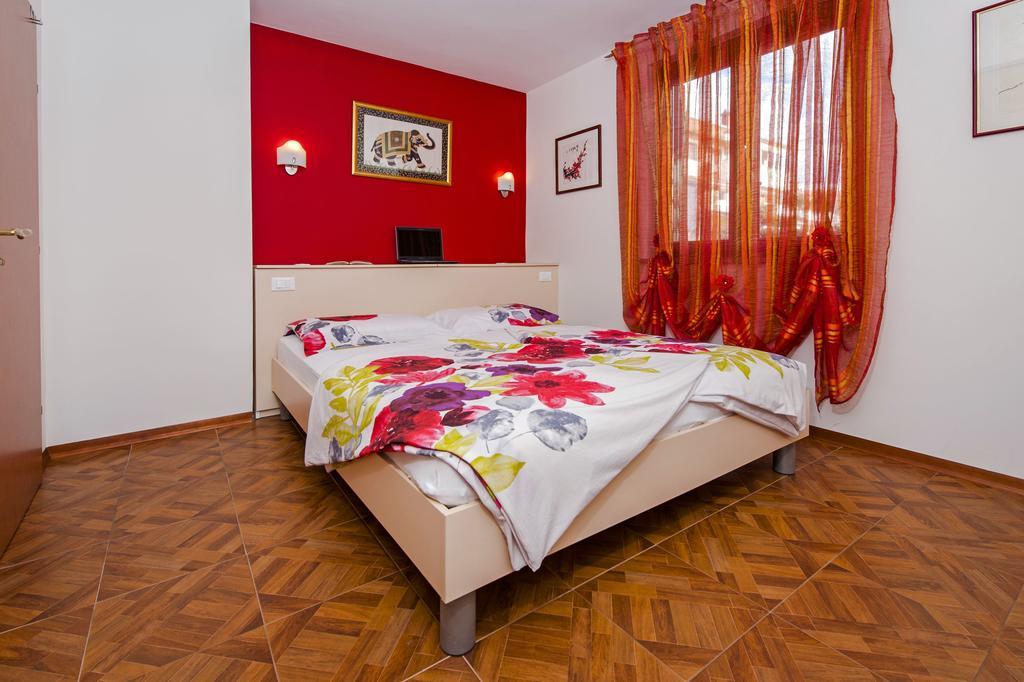 Apartments And Rooms Villa Dea Rovinj Exterior foto